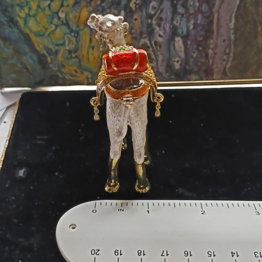 Elegant Camel Trinket Box with Gold Tones and Red Accents (Qifu)